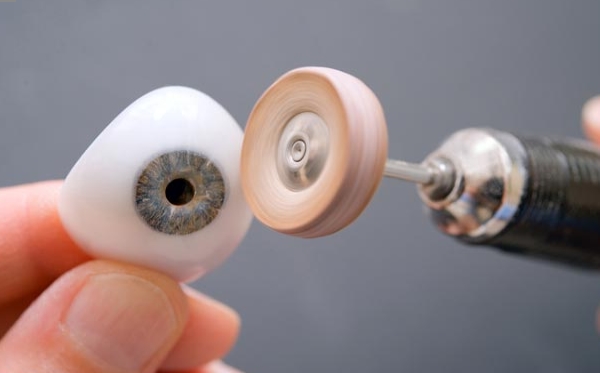 安装假眼流程是什么？
